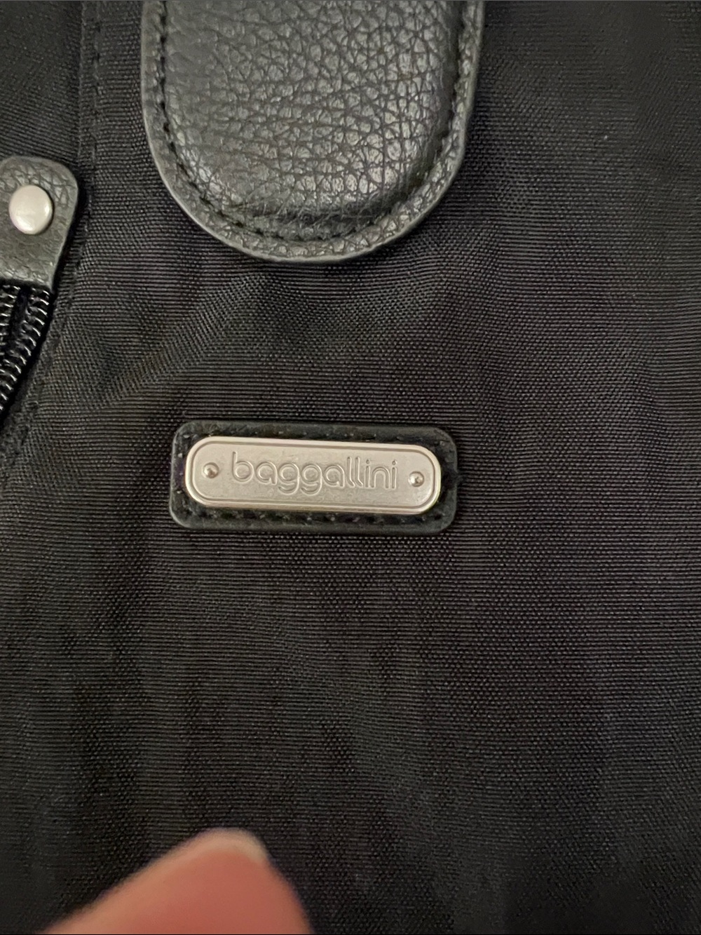Baggallini Black Zipper Sling Backpack with RFID wallet - Picture 2 of 8